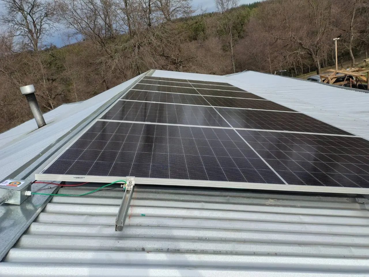 Paneles solares sobre techo en Los Ángeles