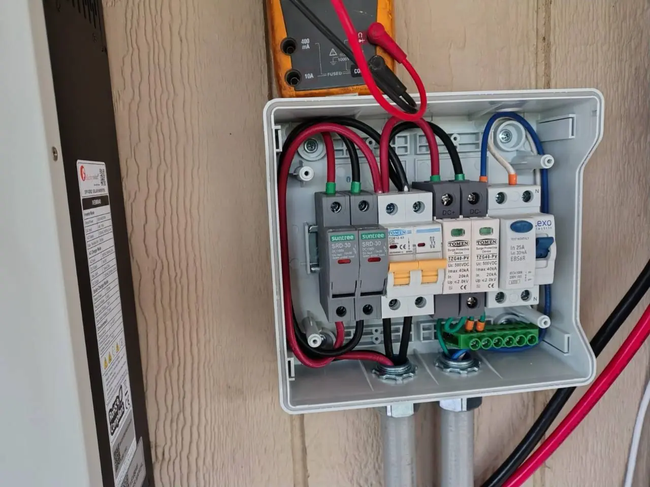 Tablero eléctrico con protecciones en Los Ángeles